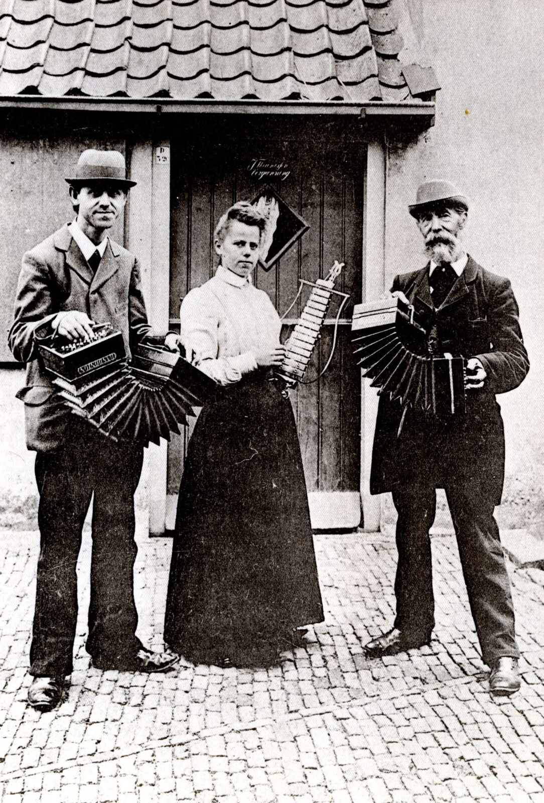 Doorwerth op uitspanning De Zalmen Muziek van een Oostenrijkse graaf met zijn dochter en een doofstomme zoon 1914 1918