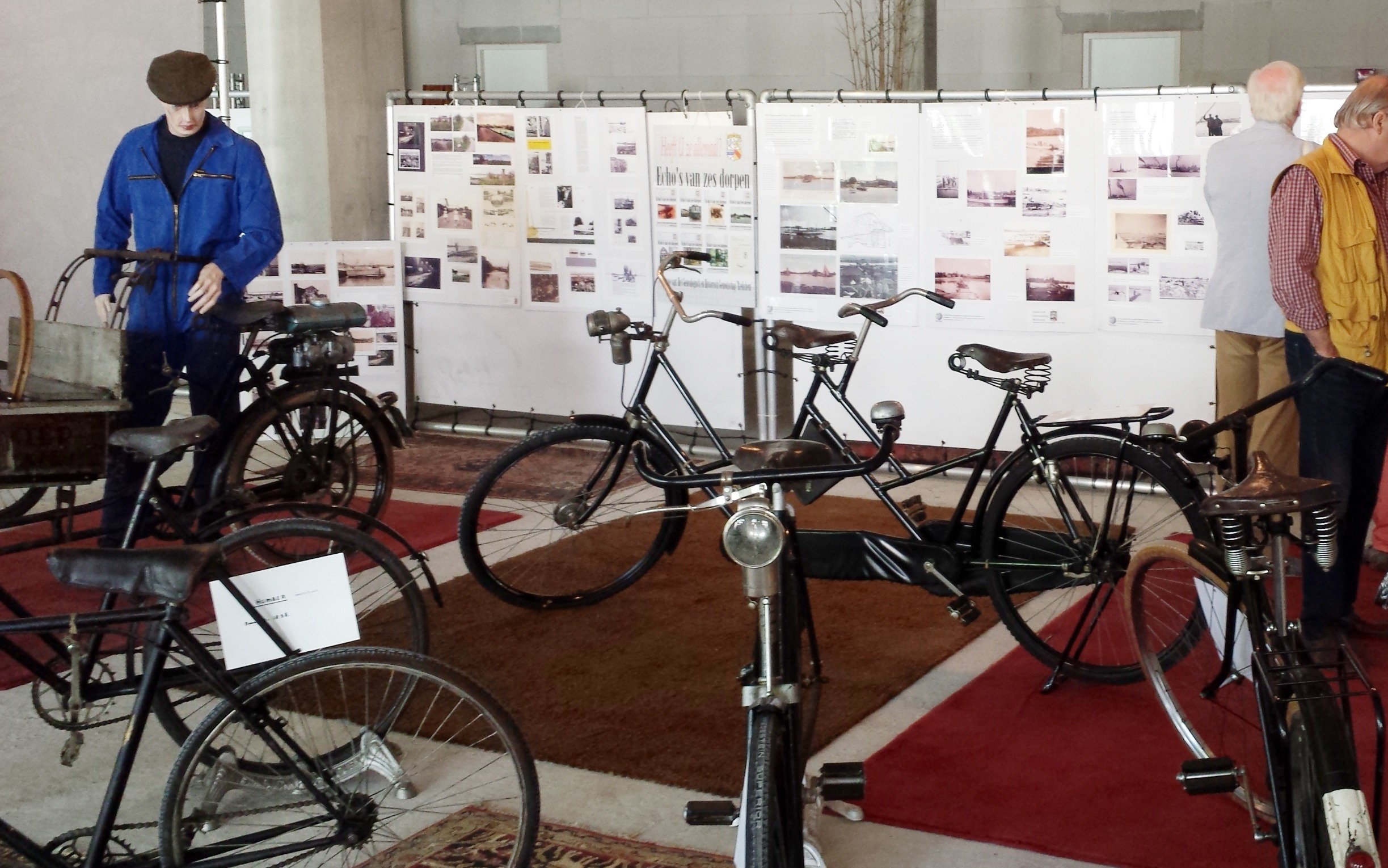 Renkum Dorpsstraat 20 Oude fietsen van Jan Ostenmeyer in pop-up tentoonstelling boven de Plus